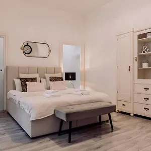 Apartment Wenceslas Square / Main Station - New Studio*****, Prague